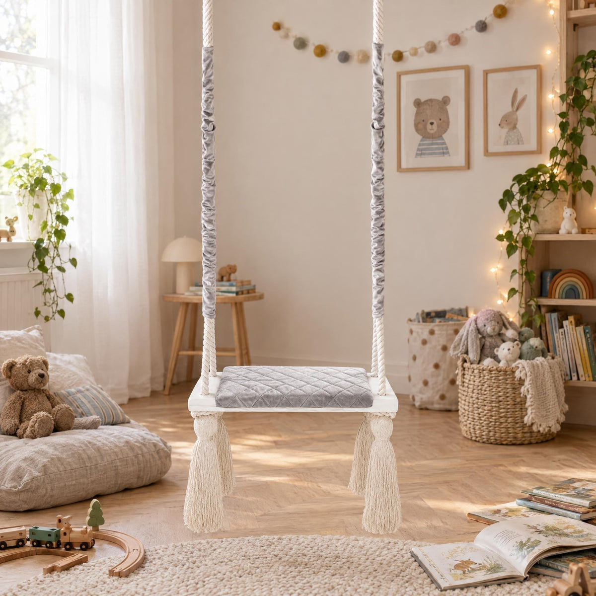 Altalena in Legno Massello per Bambini in Grigio Chiaro - Altalena Interno, appesa in una cameretta luminosa