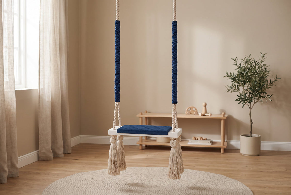 Altalena in Legno Massello per Bambini in Blu Scuro - Altalena Interno in una cameretta luminosa