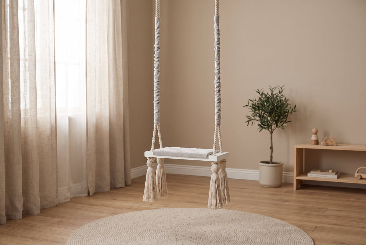 Altalena in Legno Massello per Bambini in Grigio Chiaro - Altalena Interno in una cameretta luminosa