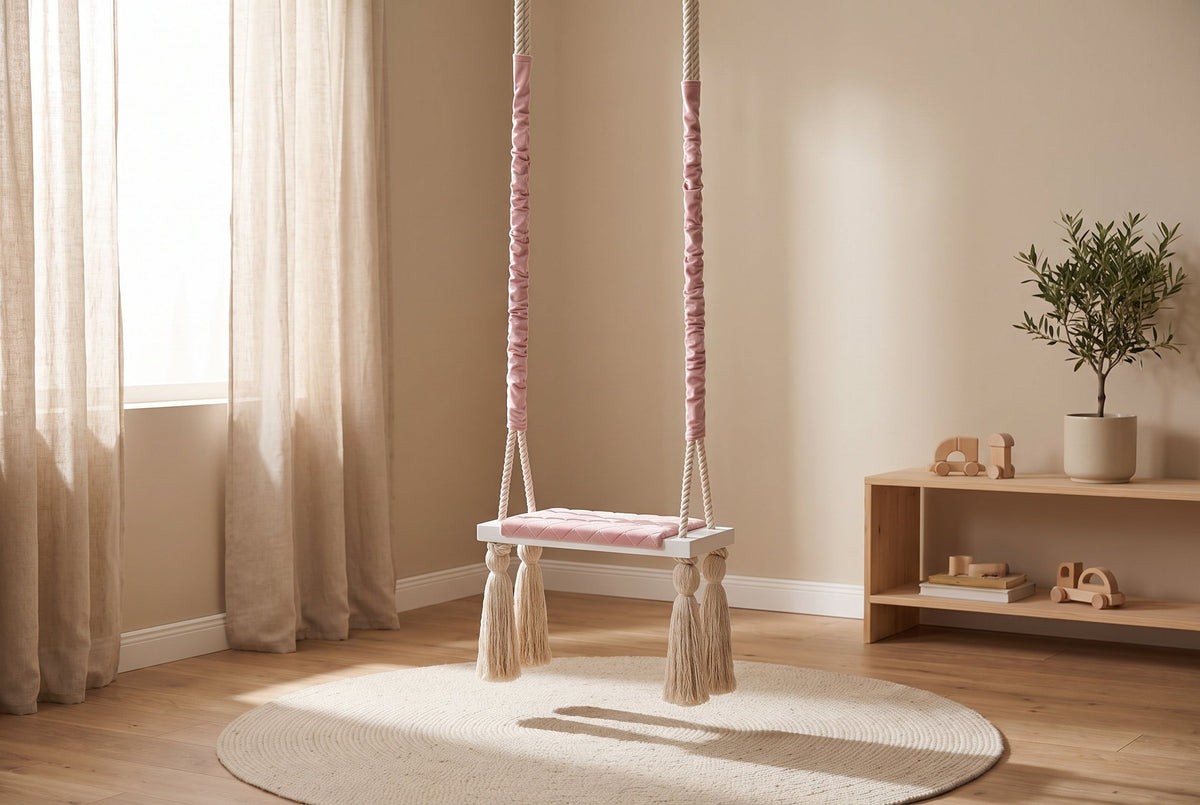 Altalena in Legno Massello per Bambini in Rosa - Altalena Interno in una cameretta luminosa