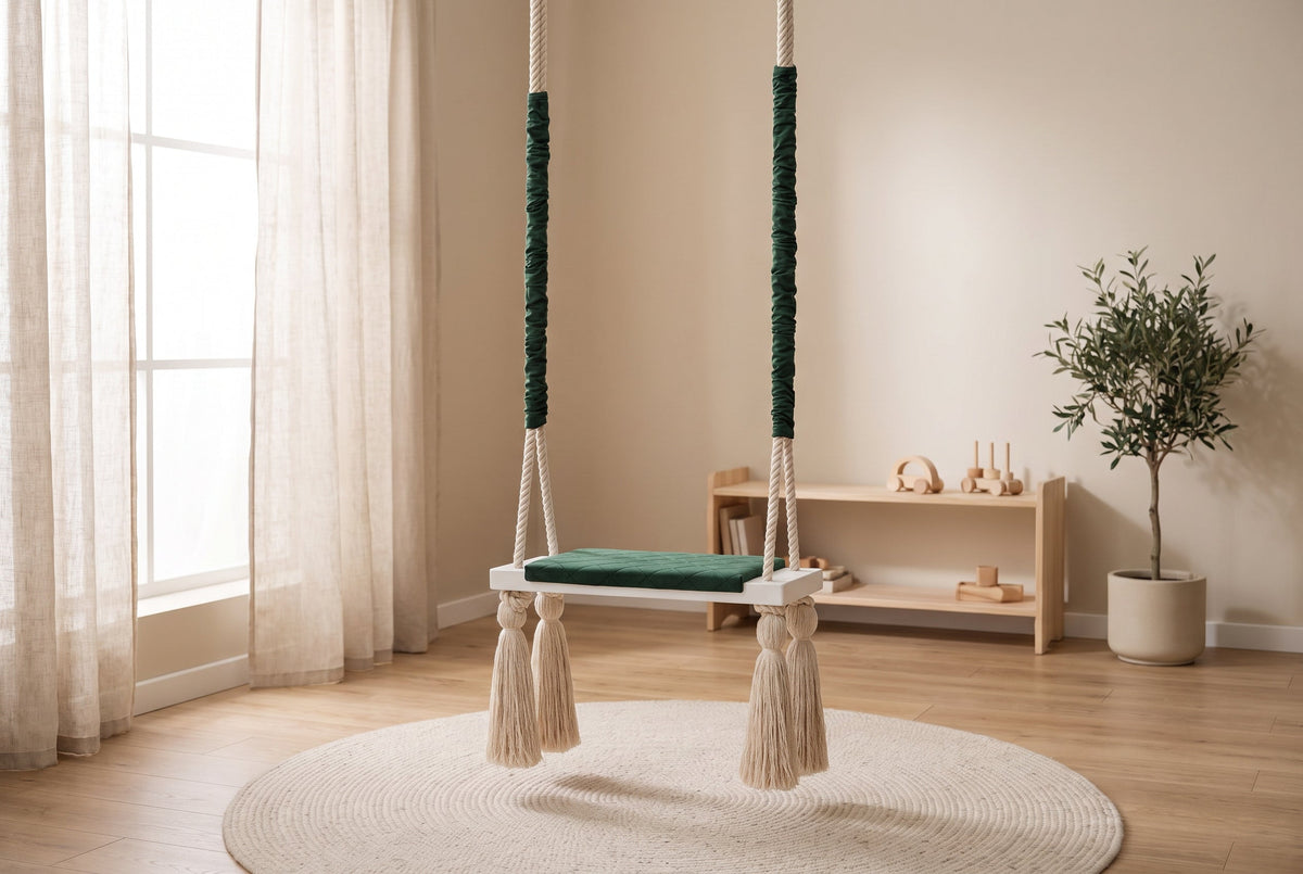 Altalena in Legno Massello per Bambini in Verde - Altalena Interno in una cameretta luminosa